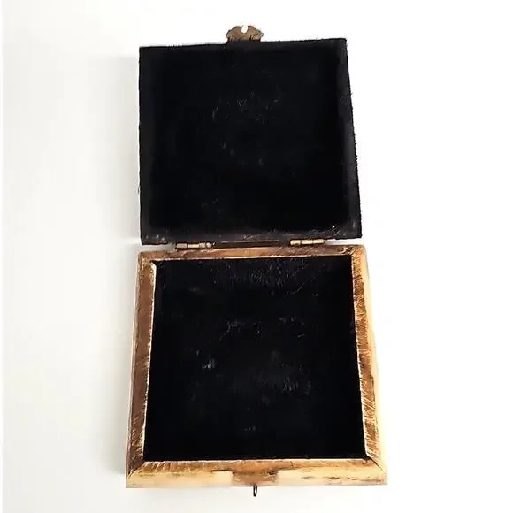 Vintage Ornate from India Tan Cream and Brass w/Felt Liner Trinket Box - Picture 7 of 9